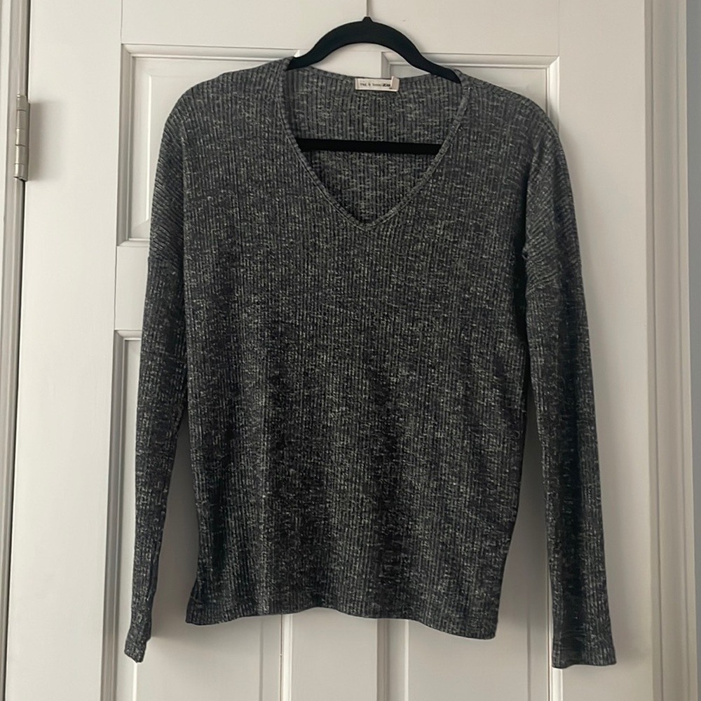 RAG & BONE / Jean Grey Long Sleeve V-Neck Light Weight Sweater